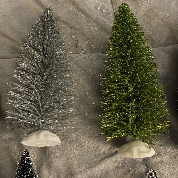 Christmas Decor- 9 bottle brush trees - Picture 2 of 4